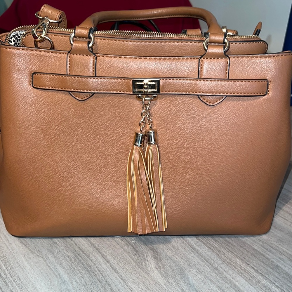 Brown leather shoulder bag